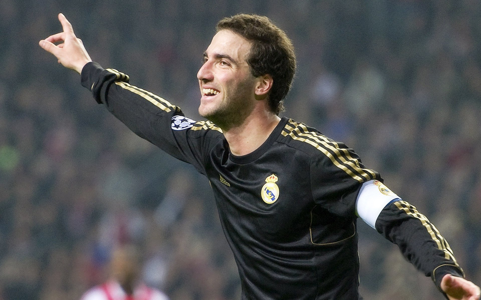 “AI战术分析平台助力球队提前布局，实时监测技术深度使用背后的挑战与突破”